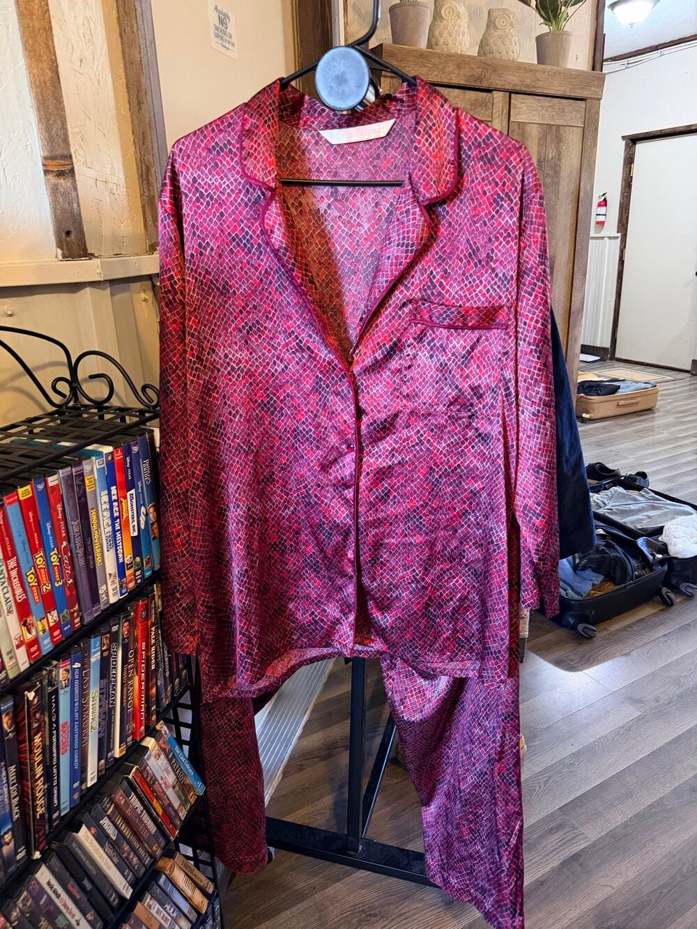 Victoria’s Secret Satin Pajama Set – burgandy Reptile / Snakeskin Print